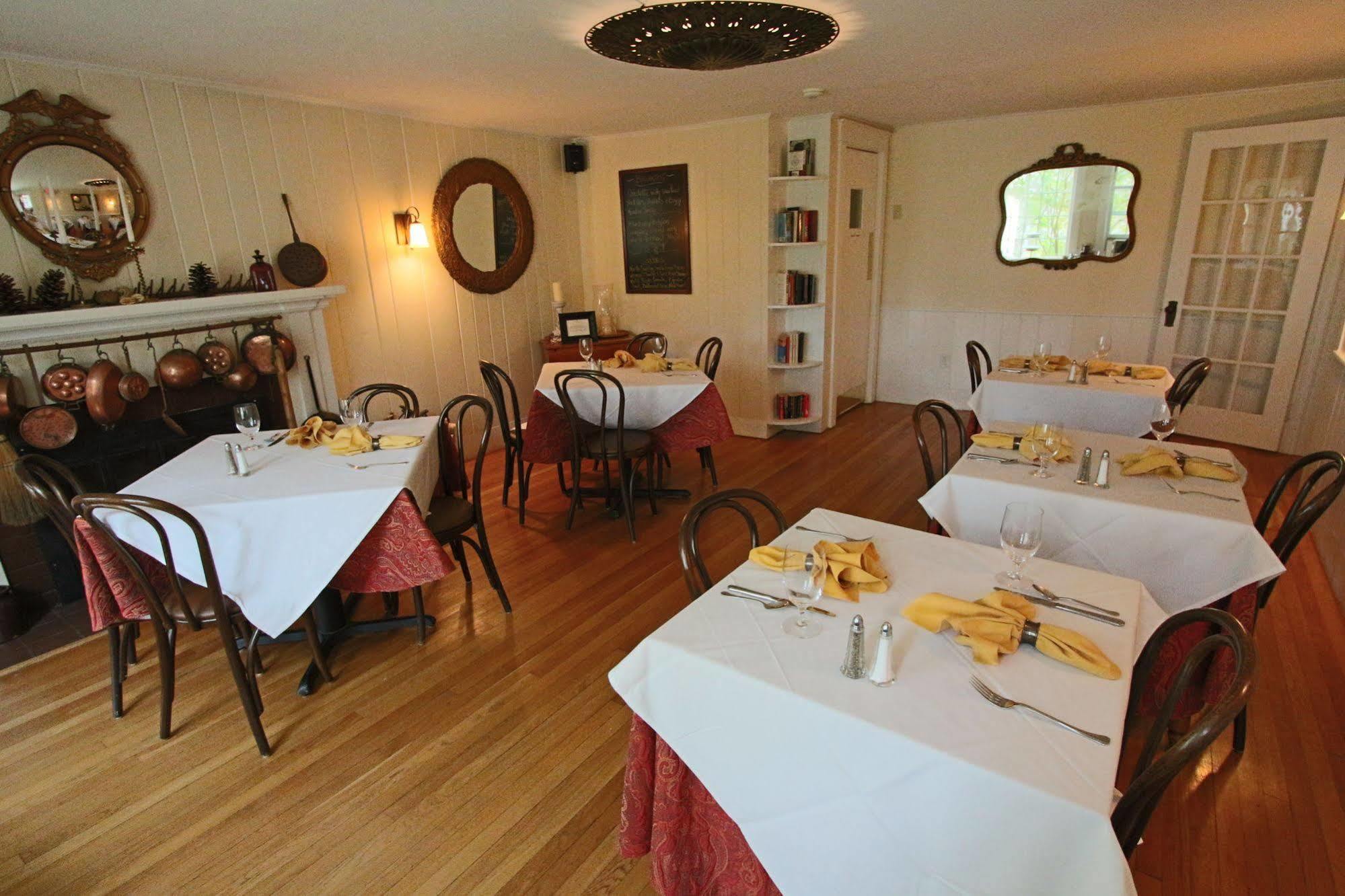 The Red Clover Inn Mendon Bagian luar foto